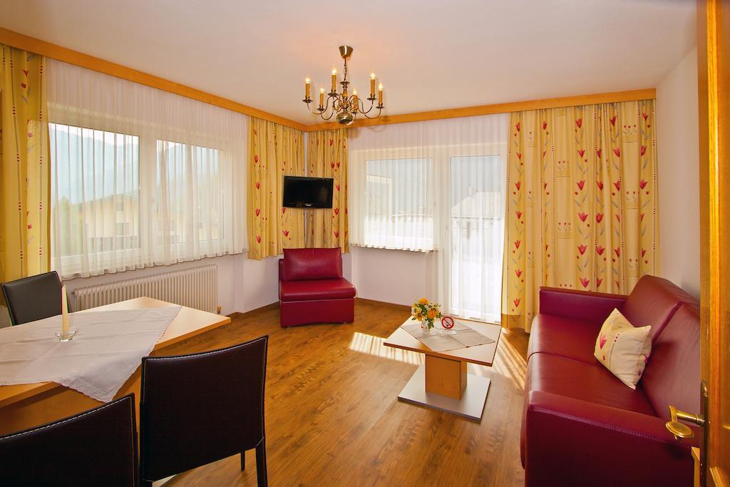 Ferienwohnungen Appartements Patscheider Finkenberg Pokoj fotografie