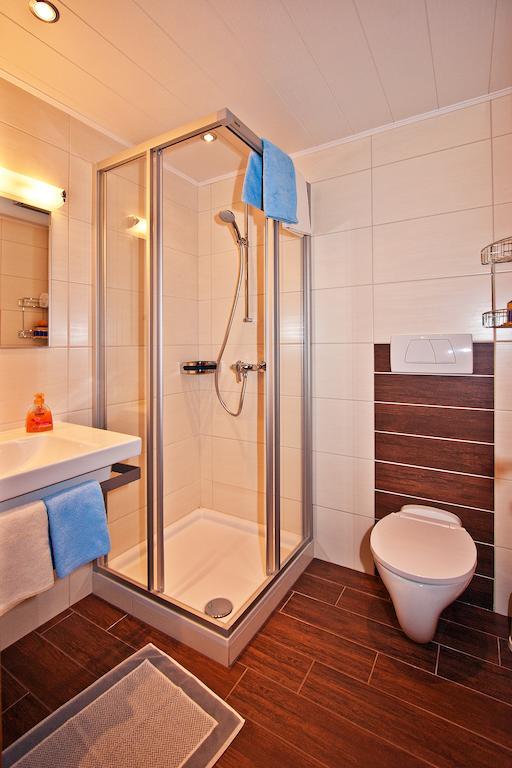 Ferienwohnungen Appartements Patscheider Finkenberg Pokoj fotografie