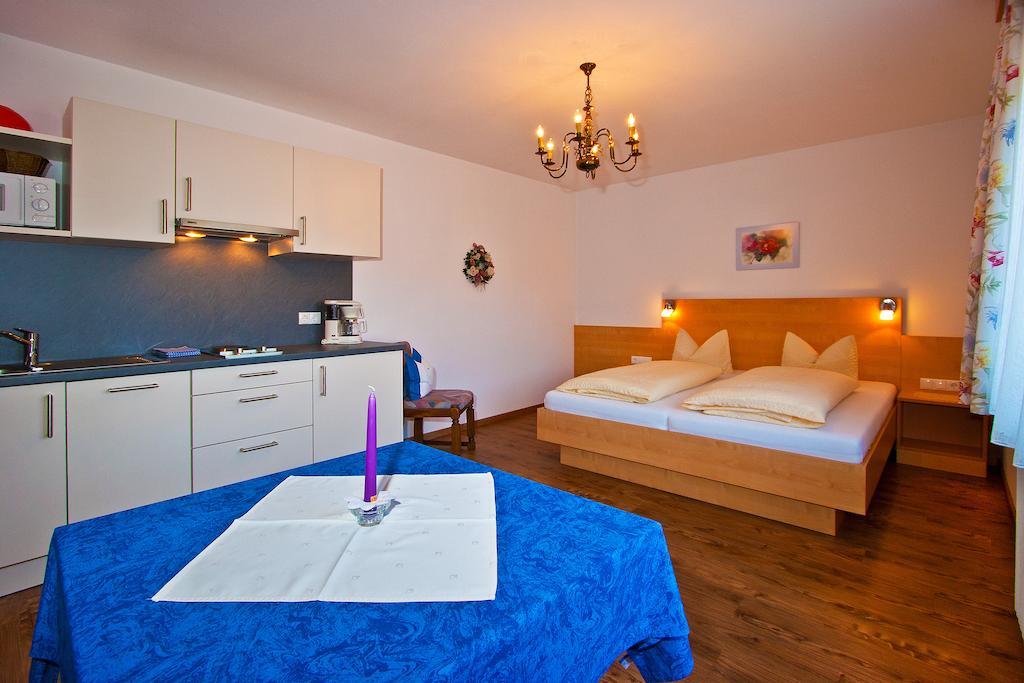 Ferienwohnungen Appartements Patscheider Finkenberg Pokoj fotografie